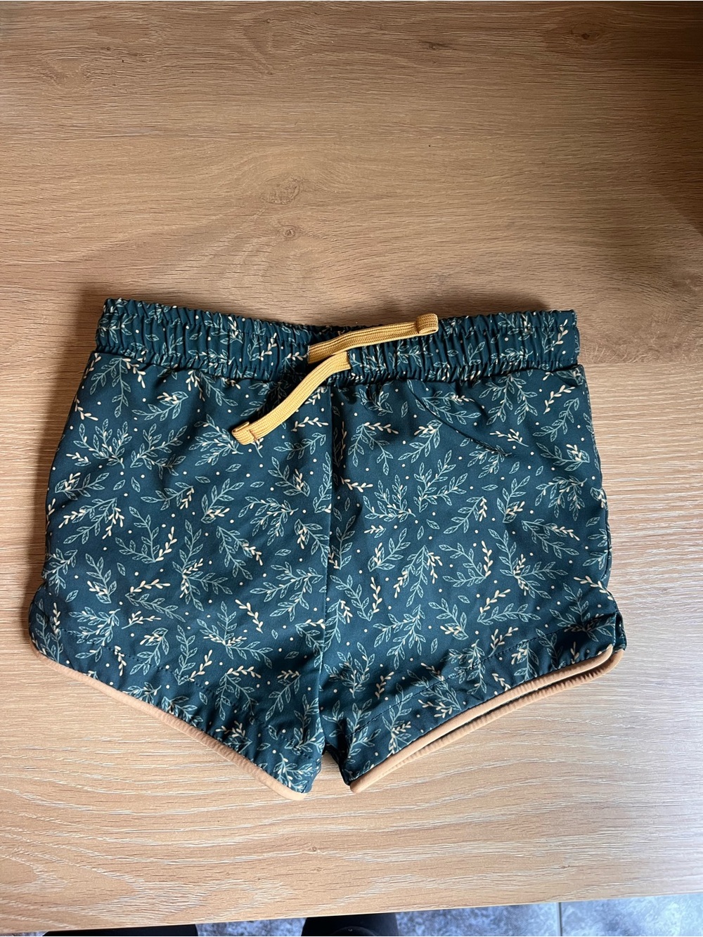 OLLIES DAY - Green Leaf-Print swim shorts with Yellow Drawstring